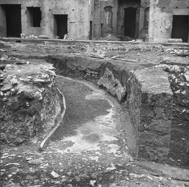 003377 - restauro - Domus Augustana, peristilio inferiore: lavori di sistemazione, estate 1970
