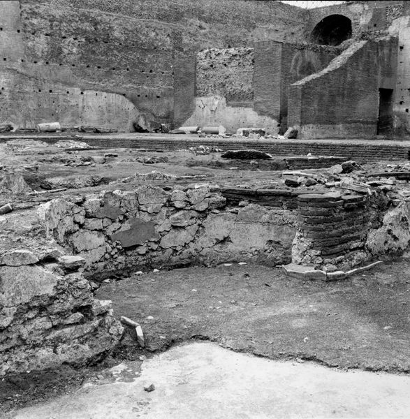 003382 - restauro - Domus Augustana, peristilio inferiore: lavori di sistemazione, estate 1970
