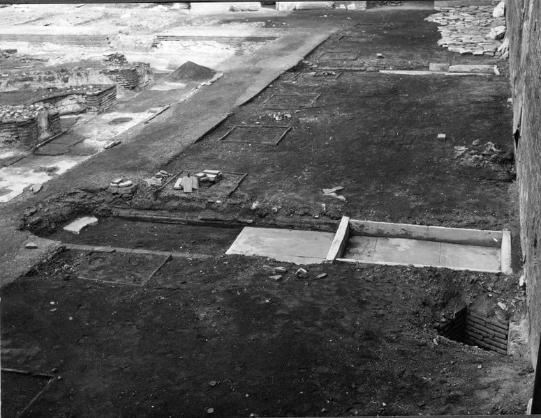 003383 - restauro - Domus Augustana, peristilio inferiore: lavori di sistemazione, estate 1970