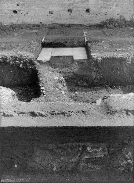 003388 - restauro - Domus Augustana, peristilio inferiore: lavori di sistemazione con particolare di costruzioni precedenti estate 1970