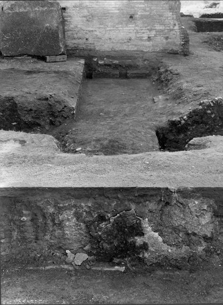 003392 - restauro - Domus Augustana, peristilio inferiore: lavori di sistemazione con particolare di costruzioni precedenti estate 1970