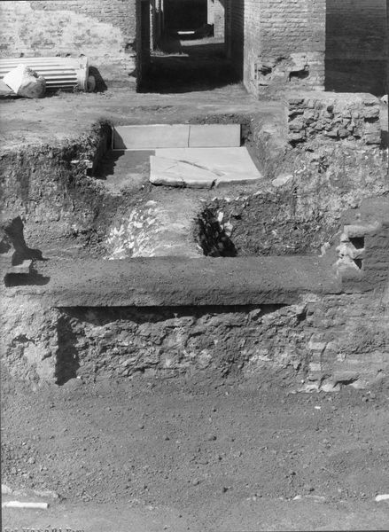003395 - restauro - Domus Augustana, peristilio inferiore: lavori di sistemazione con particolare di costruzioni precedenti estate 1970