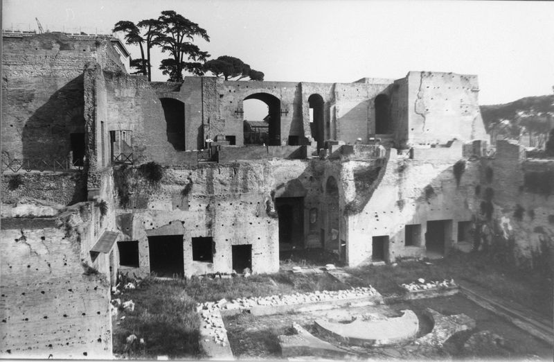 003398 - restauro - Domus Augustana, peristilio inferiore: lavori di sistemazione, estate 1970