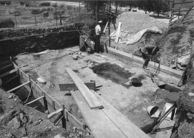003494 - restauro - Domus Augustana, terzo peristilio: lavori di consolidamento dell'estradosso della volta sopra la centralina