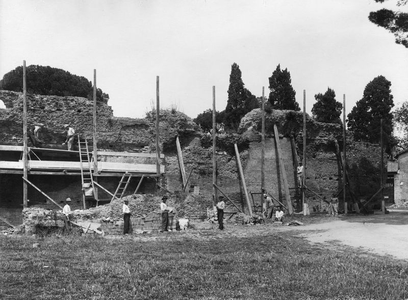 003502 - restauro - Domus Augustana, terzo peristilio: lato Est veduta lavori, 1958