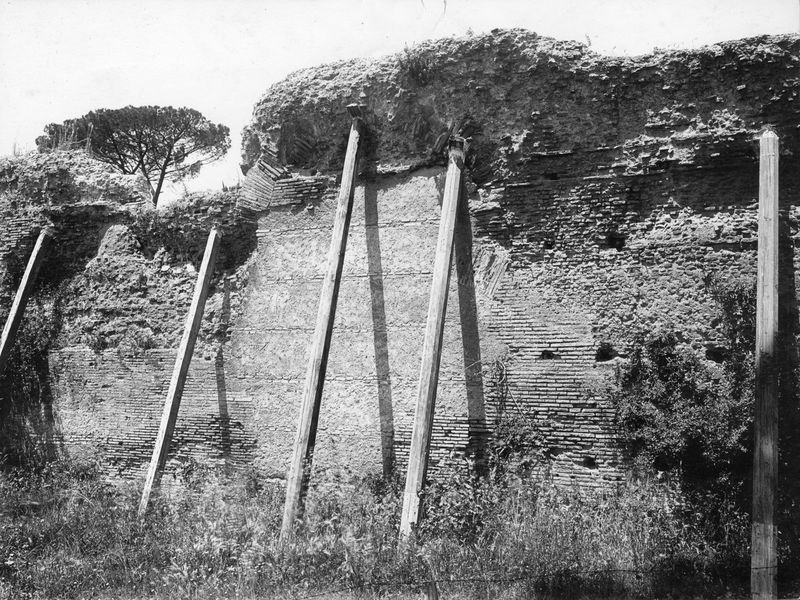 003505 - restauro - Domus Augustana, terzo peristilio: lato Est lavori, muratura in via di crollo, 1958