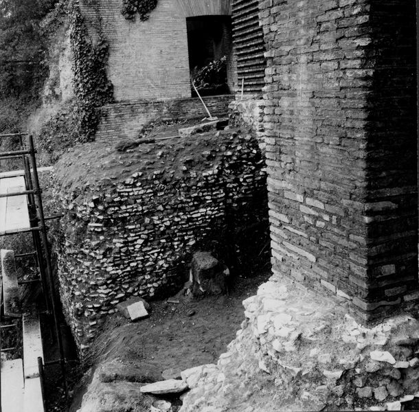 004951 - restauro - Domus Tiberiana, Clivus della Victoriae-fronte Nord-Est settore 13-Livello IV: ambienti 10-11 lavori di consolidamento, 1971