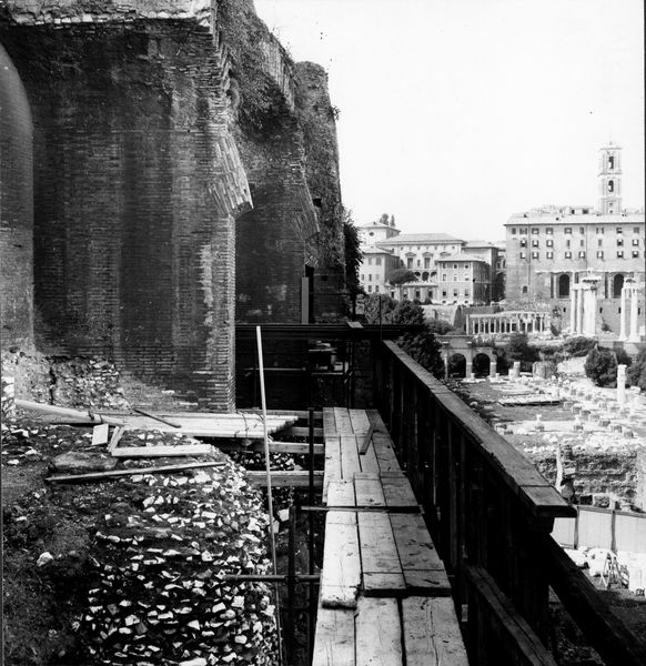 004952 - restauro - Domus Tiberiana, Clivus della Victoriae-fronte Nord-Est settore 13-Livello IV: ambienti 10-12 lavori di consolidamento, 1971