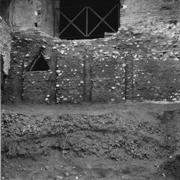 004965 - restauro - Domus Tiberiana, Clivus della Victoriae-fronte Nord-Est settore 13-Livello IV: ambiente 11 lavori di consolidamento, 1971