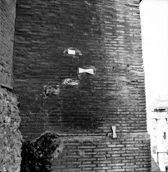 004986 - restauro - Domus Tiberiana, fronte Nord-Est settore 13-Livello IV: 12 lesioni alle strutture, 1970