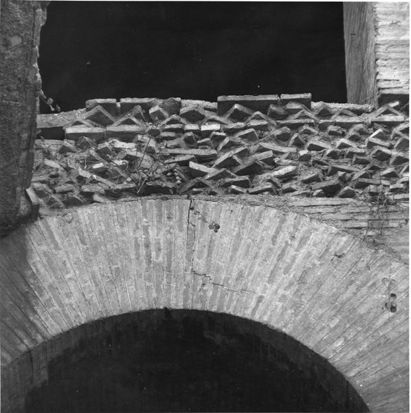 005030 - restauro - Domus Tiberiana, fronte Nord-Est settore 13-Livello IV-V: ambienti 13 lesioni della struttura, 1970