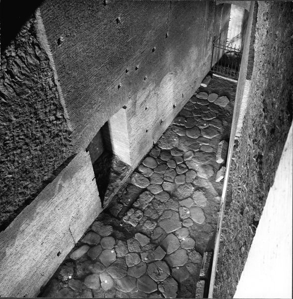 005031 - restauro - Domus Tiberiana, Clivo della Victoriae settore 13-Livello V: ambiente 27 con lesioni alle strutture, agosto 1972