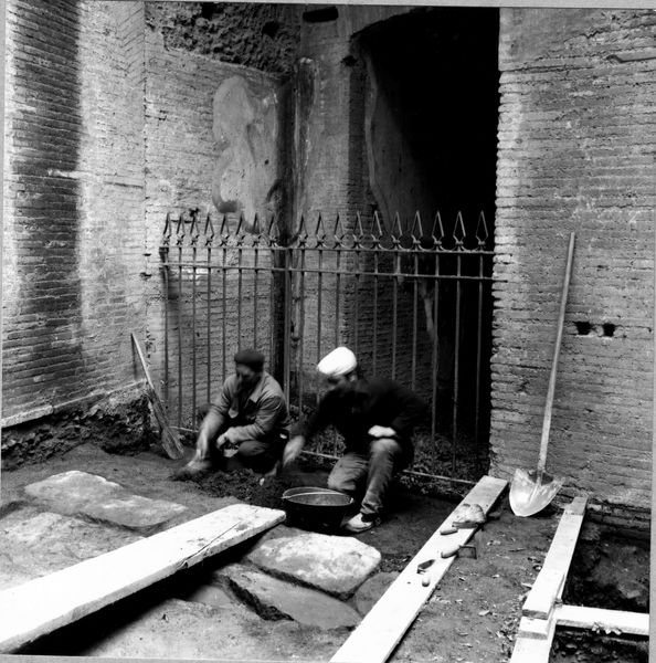 005038 - restauro - Domus Tiberiana, Clivus della Victoriae settore 13-Livello IV: ambiente 29, lavori di consolidamento e sistemazione ottobre 1971