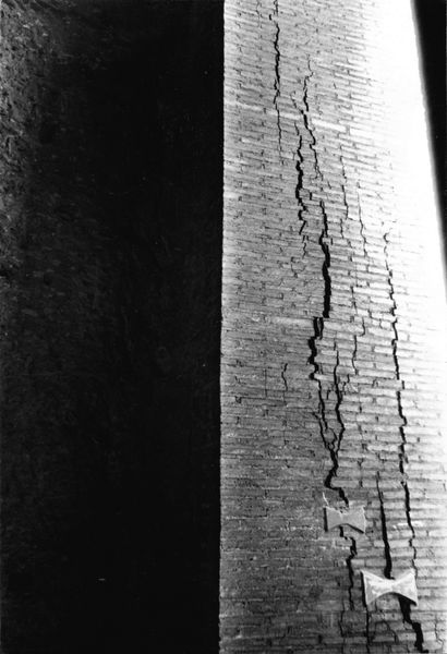 005057 - restauro - Domus Tiberiana, Clivus della Victoriae settore 13-Livello IV: lesioni a un pilastro moderno (fronte sul Foro), 1958
