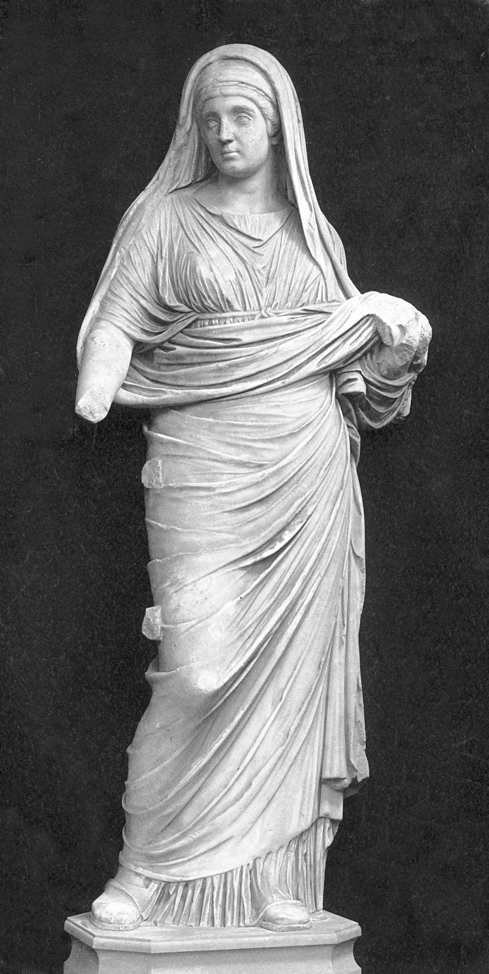 statua di vestale(senza neg.).tif