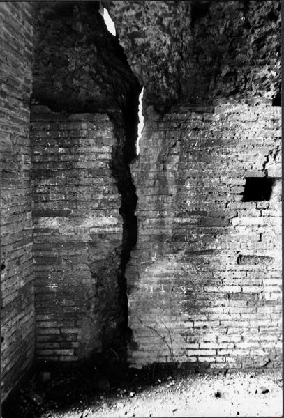 005127 - restauro - Domus Tiberiana, angolo Nord settore 13-Livello V: quarto ambiente inferiore coperto, lesione febbraio 1959