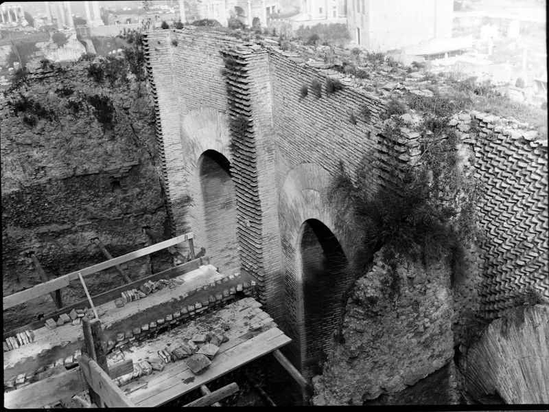 005144 - restauro - Domus Tiberiana, angolo Nord settore 13-Livello V-VI: ripresa di consolidamento dei muri interni per la costruzione del terrazzo di copertura  primavera 1959