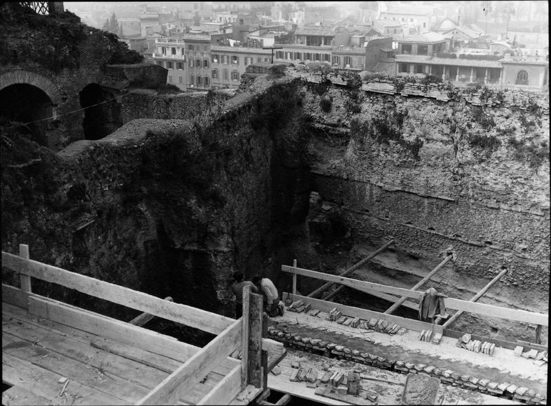 005145 - restauro - Domus Tiberiana, angolo Nord settore 13-Livello V-VI: ripresa di consolidamento dei muri interni per la costruzione del terrazzo di copertura  primavera 1959