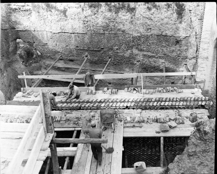005146 - restauro - Domus Tiberiana, angolo Nord settore 13-Livello V-VI: ripresa di consolidamento dei muri interni per la costruzione del terrazzo di copertura  primavera 1959