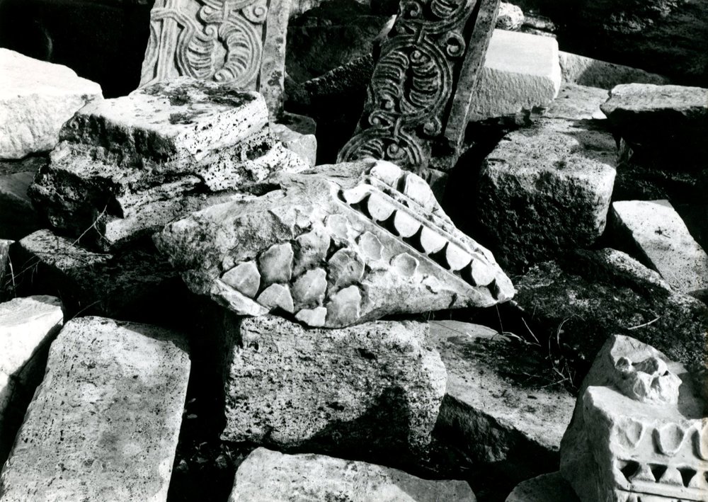 film 12275 - Scavo Carandini - frammenti in marmo erratici.jpg