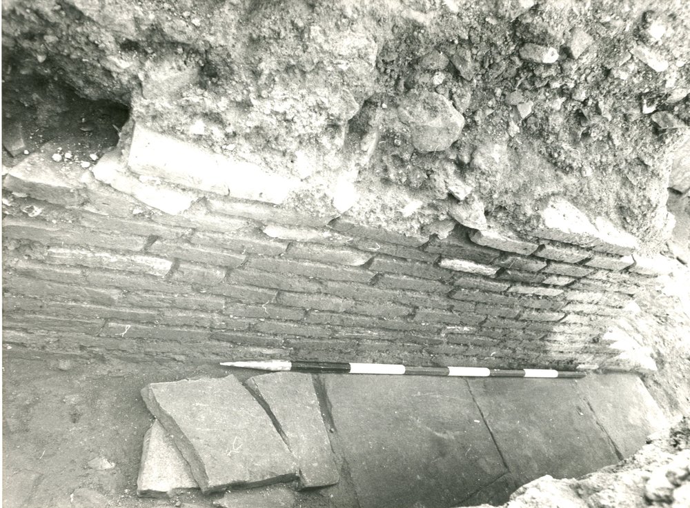 film 2193 - Scavo Carandini -  Via Nova - particolare della tecnica edilizia della fogna N-S al centro dell' ''horreum vespasiani''.jpg