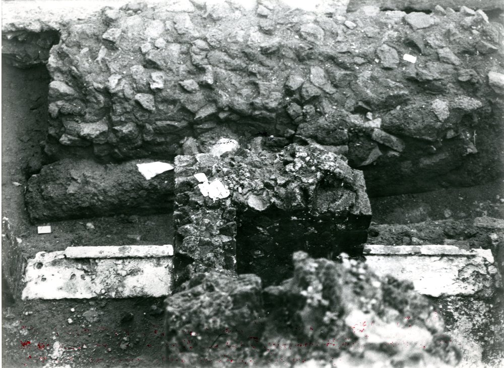 film 1652 - ''Domus Scauri'' - Porticus Margaritaria - Palatino - Via Sacra - scavo Carandini - autunno 1985.jpg