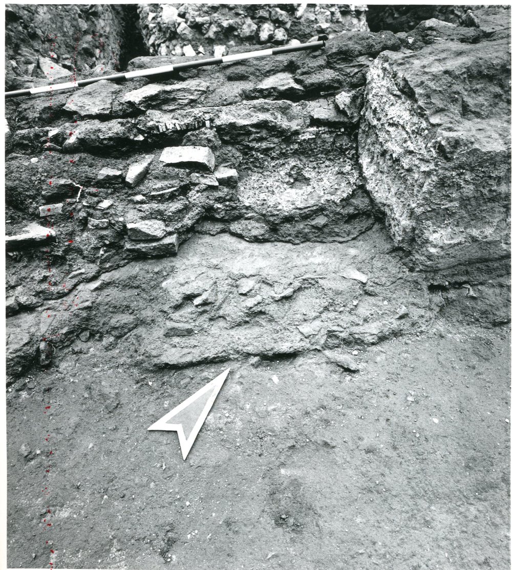 film 1563 - ''Domus Scauri'' - Porticus Margaritaria - Palatino - Via Sacra - scavo Carandini - autunno 1985.jpg