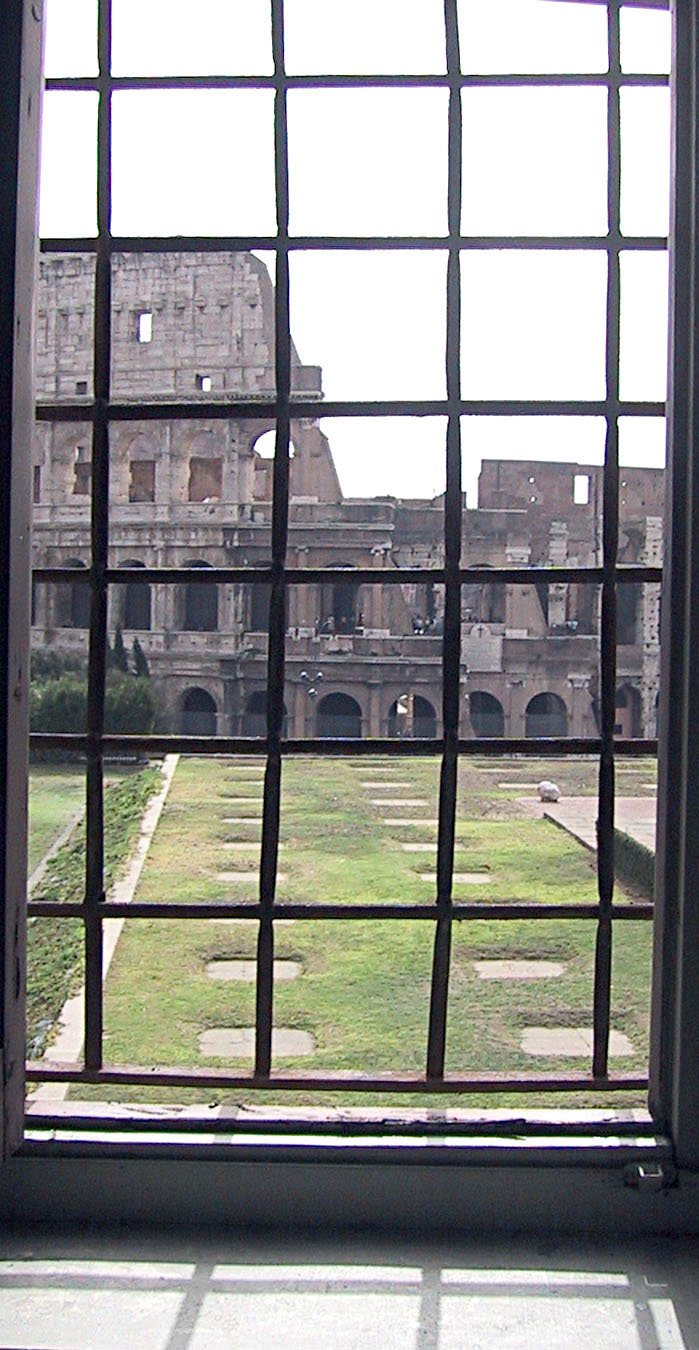 colosseo sbarre.jpg