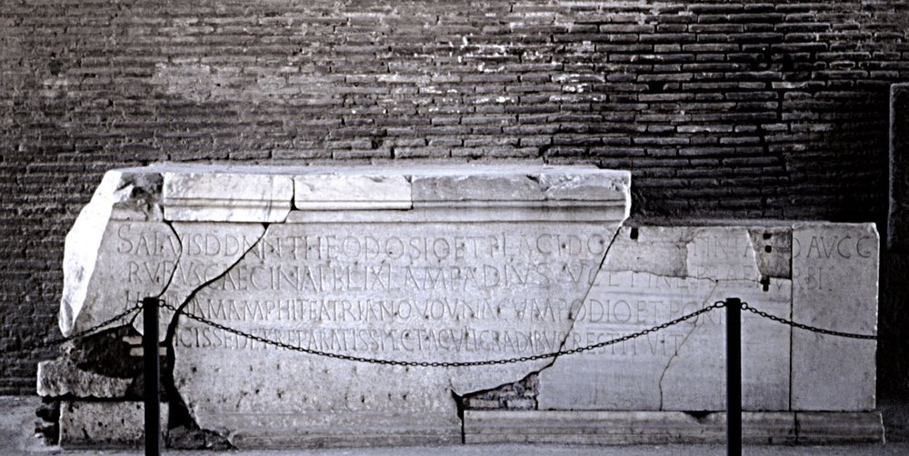 Epigrafe del Colosseo.jpg
