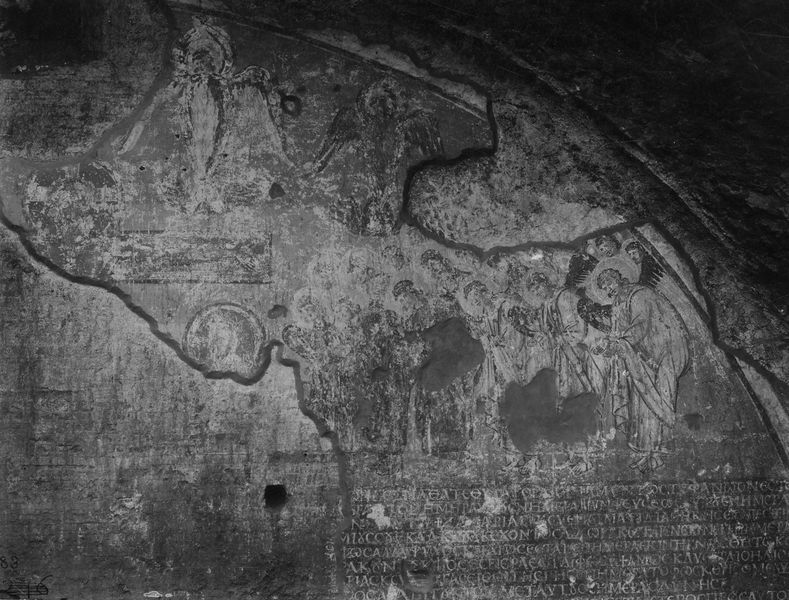 019243 - monumento - S. Maria Antiqua, pitture, cappella centrale, parete dell'abside, due serafini e gruppo di angeli ai lati della croce; neg. serie E, n. 183