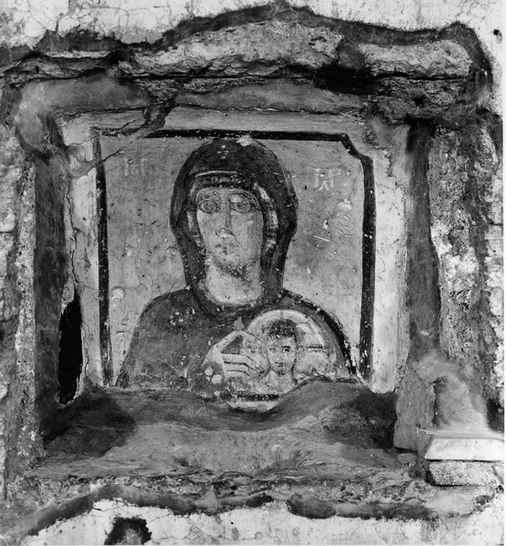 019352 - monumento - S. Maria Antiqua, navata centrale, pilastro a destra: nicchia con la Vergine e il Bambino; neg. serie E, n. 51345