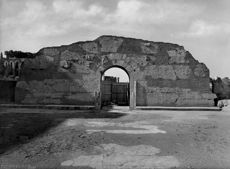 011234 - monumento - Basilica Emilia, muro caduto dopo il restauro, ingresso centrale. Neg. serie F nÂ° 1276