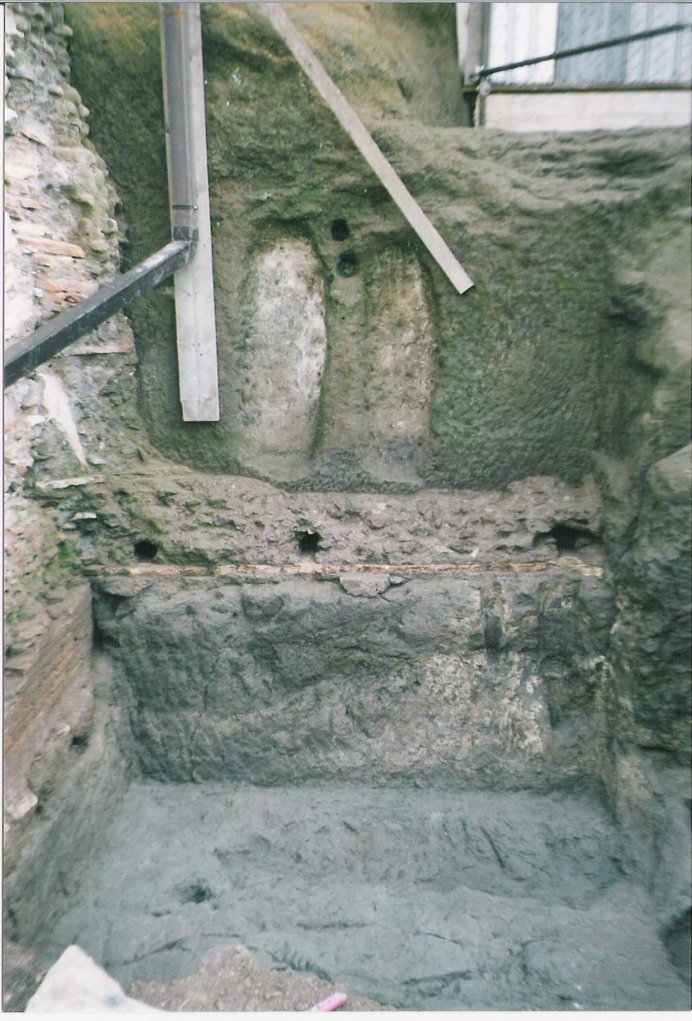 bastione_nicchie_tufo.jpg