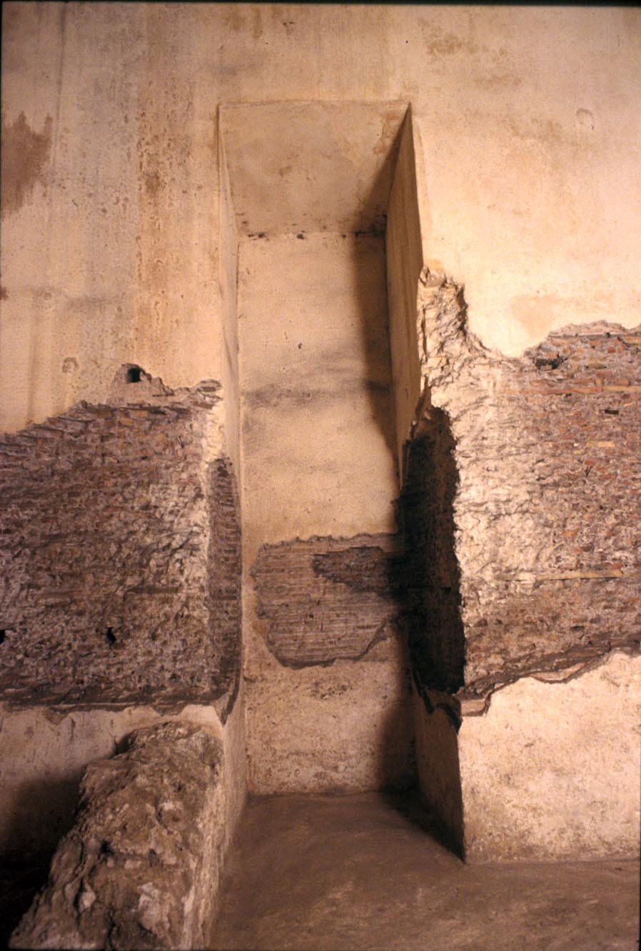PS9 0207Cripto Portici sotto Orti Farnesiani 1992 27.jpg