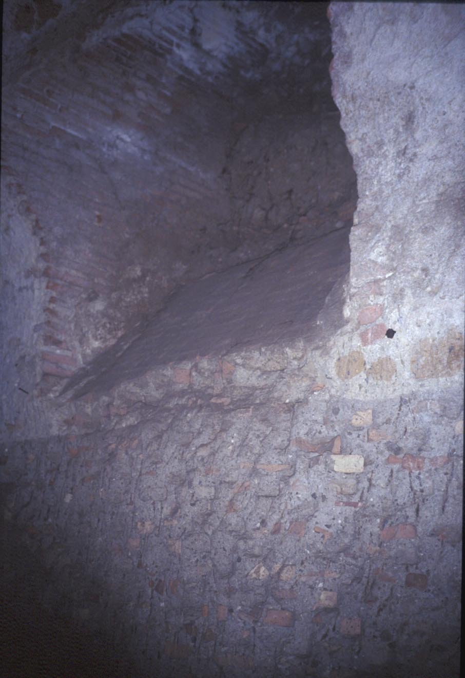 PS9 0184Cripto Portici sotto Orti Farnesiani 1992 01.jpg