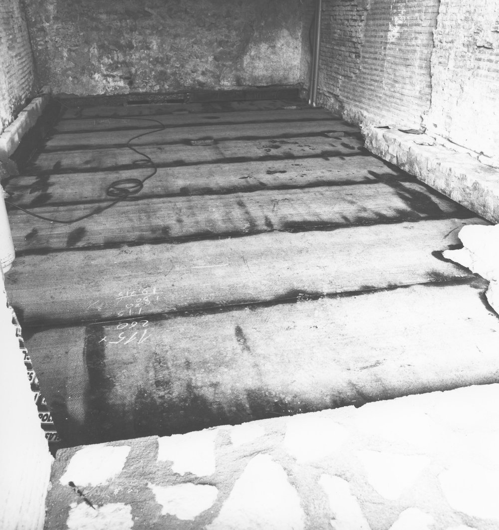 PS1 0086NBLocali DuranteLavori.JPG