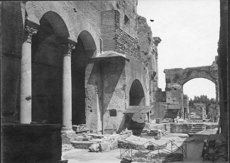019286 - scavo archeologico - S. Maria Antiqua, navata centrale senza la copertura