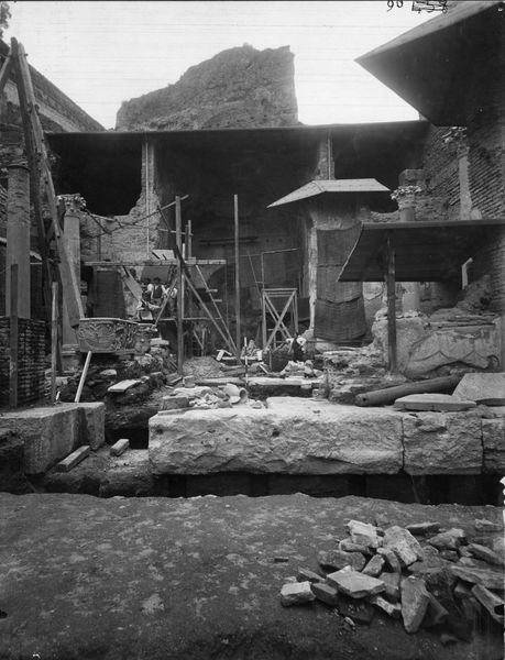 019289 - scavo archeologico - S. Maria Antiqua, la navata centrale dopo la sistemazione delle colonne; neg. serie E, n. 90