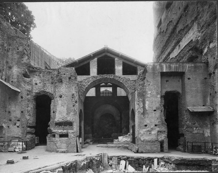019309 - monumento - S. Maria Antiqua, le navate dall'atrio