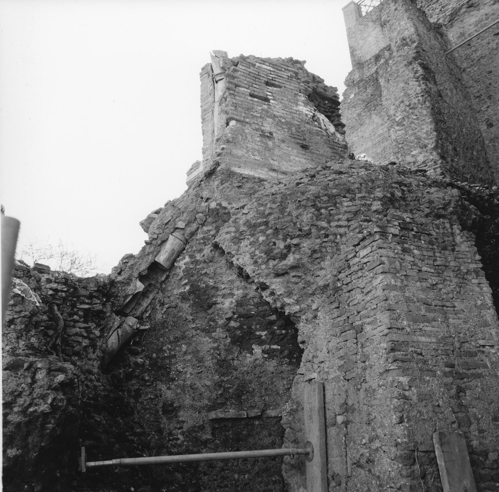 PS1 0204DocumLavRiconfiamMuroPart.JPG