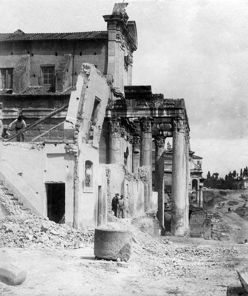 011427 - scavo archeologico - Basilica Emilia, scavi 1899, saggi e demolizione casa Fiore a ridosso del Tempio di Antonino e Faustina. Neg. serie C nÂ°17