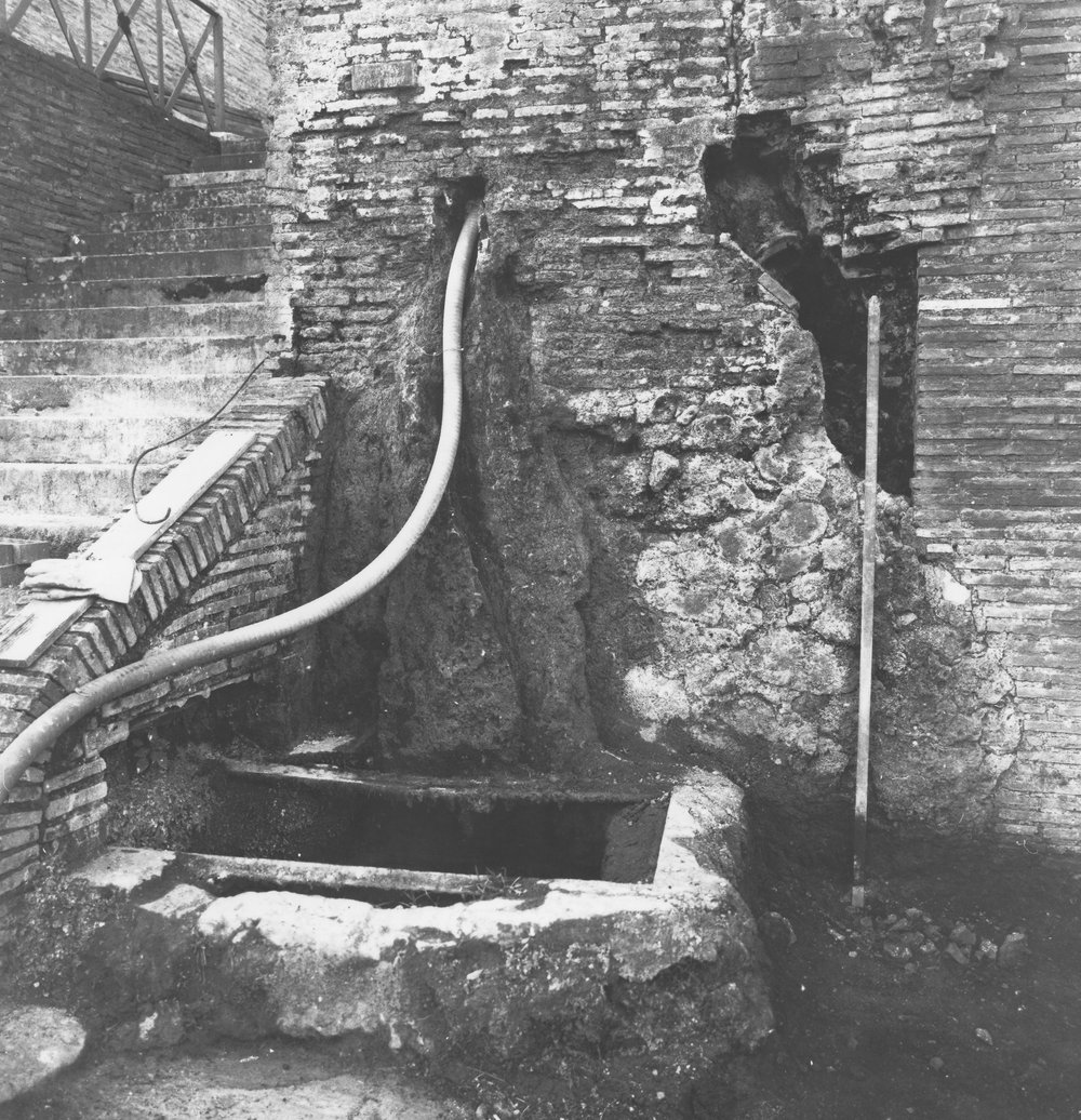 PS1 0112NBLocali DuranteLavori.JPG