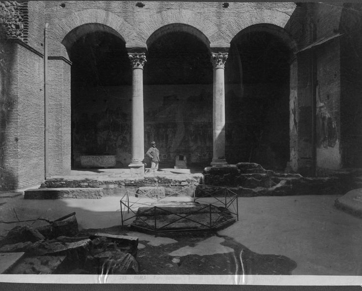 019304 - monumento - S. Maria Antiqua, navata centrale con i resti della schola cantorum