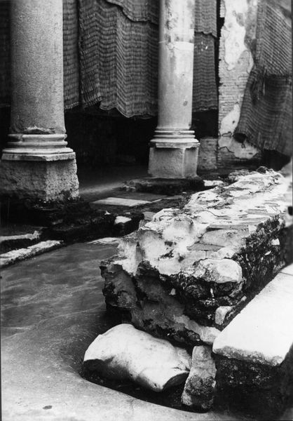 019312 - monumento - S. Maria Antiqua, particolare della navata centrale; neg. serie F, n. 389