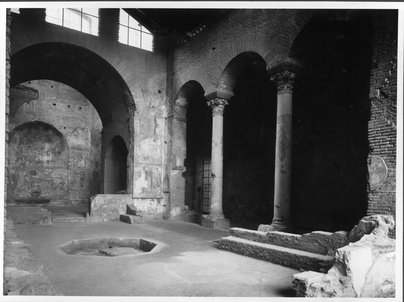 019325 - monumento - S. Maria Antiqua, interno dopo il restauro (1954); neg. serie E, n. 35312