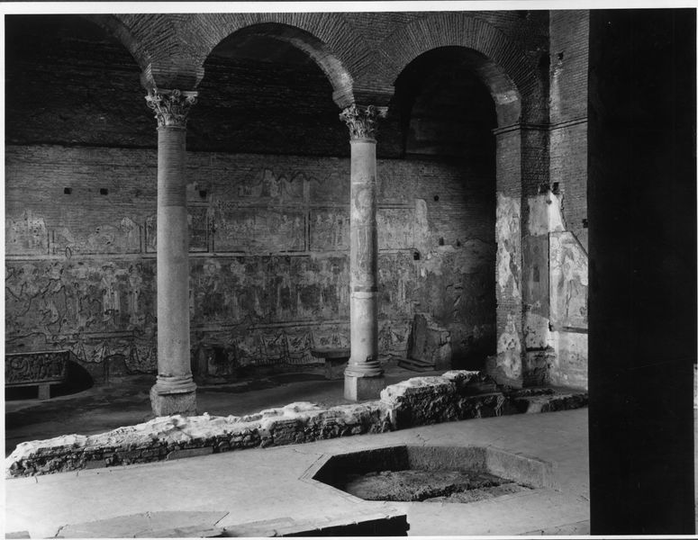 019326 - monumento - S. Maria Antiqua, interno, veduta di parte della navata centrale e della navata sinistra; neg. serie E, n. 51385