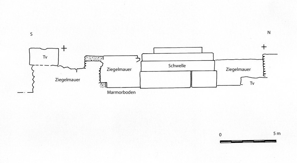 Abb. 42 Sacellum 1 Anischt Westmauer.tif