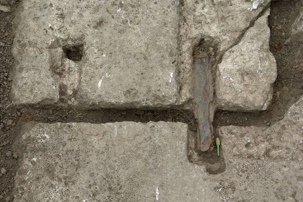 Foto 101 Stufenunterbau_vor_Mitteleing.-Platte_9-Detail-02.jpg