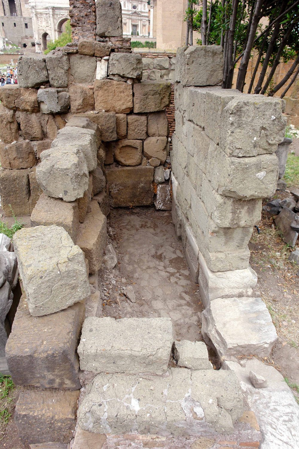 Foto 293 Mittelalt-bau-Treppenanbau-gesamt-von-O_neu.jpg