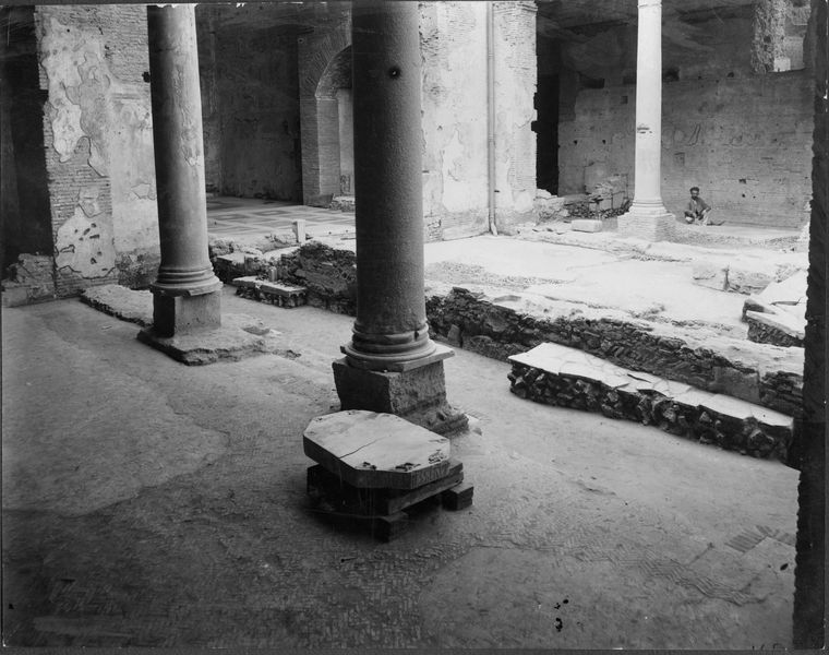 019303 - monumento - S. Maria Antiqua, interno; neg. serie C, n. 165